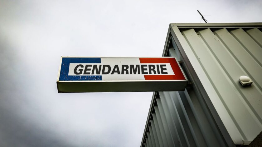 "Où est le devoir d’exemplarité de l'État ?" : des élus alertent sur des loyers impayés par la gendarmerie nationale
          "La gendarmerie nous doit 236 388 euros de retards de loyers", assure à France Bleu Roussillon Edith Pugnet, maire de Cabestany, dans les Pyrénées-Orientales. De nombreux autres maires disent être dans le même genre de situation.